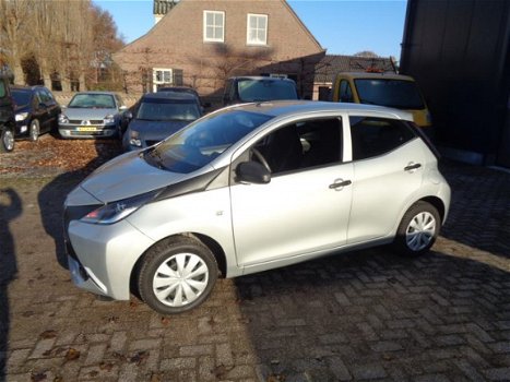 Toyota Aygo - 1.0 VVT-i x-fun airco, handsfree, usb - 1