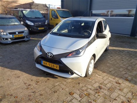 Toyota Aygo - 1.0 VVT-i x-fun airco, handsfree, usb - 1