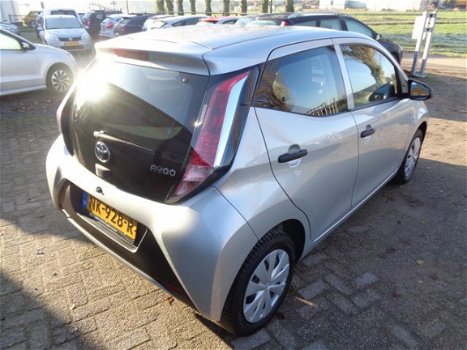 Toyota Aygo - 1.0 VVT-i x-fun airco, handsfree, usb - 1