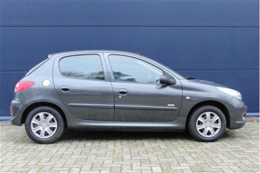 Peugeot 206 - 1.4 5-drs, AIRCO, Centr.vergr., Elektr. Raambediening - 1