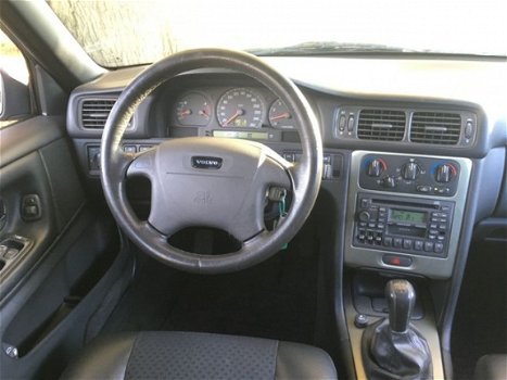 Volvo V70 - 2.4 Comfort Line - 1