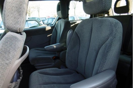 Chrysler Grand Voyager - 2.4i SE Luxe AUT 7P NAP/AIRCO/1JR APK - 1