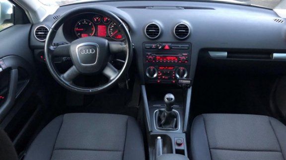 Audi A3 - 1.9 TDI Attraction VOLLEDIG ONDERHOUDEN - 1