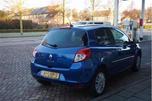 Renault Clio - 1.2 16V 75 pk 3D - 1