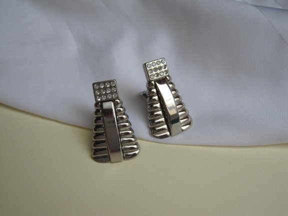 Oorbellen Gianni Versace zilverkleurig Cleopatra model met kristal rijnsteentjes 4.0x2.5 cm - Afbeelding 3