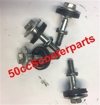 Bouten Set Kleppendeksel Vespa Lx S Lxv Sprint Primavera 4T 872635 Gebruikt - 1