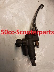 Remreservoir Rechts Plus Remhevel Vespa Et4 125 Gebruikt 56008R