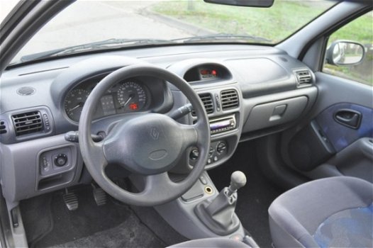 Renault Clio - 1.9 dTi RT MET AIRCO/ 1 JAAR APK INRUILKOOPJE - 1