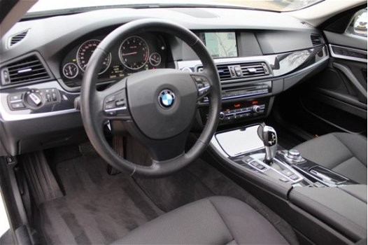 BMW 5-serie - 520i Sedan Executive 109.768 km / Navigatie / Parkeerhulp - 1