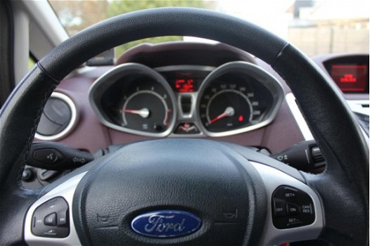Ford Fiesta - 1.4 Titanium 5-Deurs Automaat Zwart Airco - 1