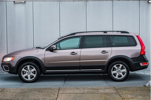 Volvo XC70 - 2.4D 175pk Professional line | Schuifdak | Leder - 1