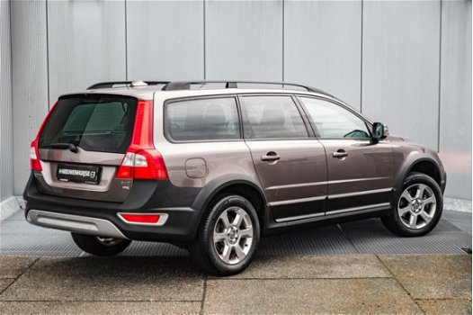 Volvo XC70 - 2.4D 175pk Professional line | Schuifdak | Leder - 1