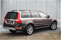 Volvo XC70 - 2.4D 175pk Professional line | Schuifdak | Leder - 1 - Thumbnail