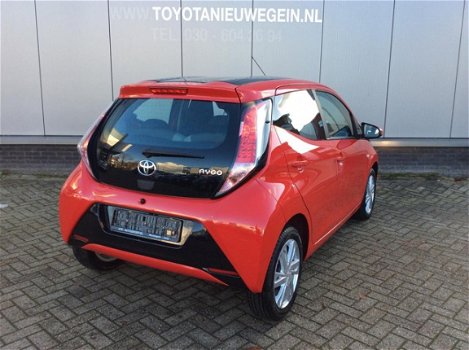 Toyota Aygo - 1.0 VVT-i 69pk 5D x-play, 17.000 km - 1