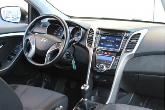 Hyundai i30 - 1.6 GDI Go | 1e Eig. | Navigatie | Camera | Parkeersensoren | Lm-wielen | - 1