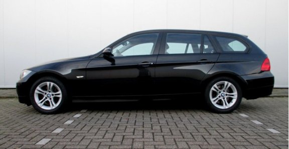 BMW 3-serie Touring - 318i Business Line / PDC / NAVI - 1