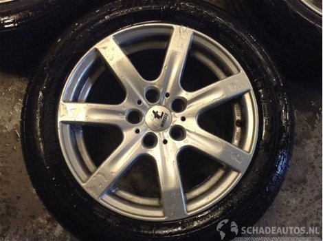 Opel Astra - H velgen compleet + 4x banden - nette set Zien is kopen - 1