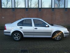 Volkswagen Bora - 1.6 16V Comfortline Airco