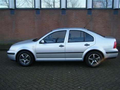 Volkswagen Bora - 1.6 16V Comfortline Airco - 1