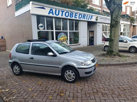 Volkswagen Polo - 1.4 Trendline 3e eigenaar elektrische panaromadak APK 02-02-2021 - 1