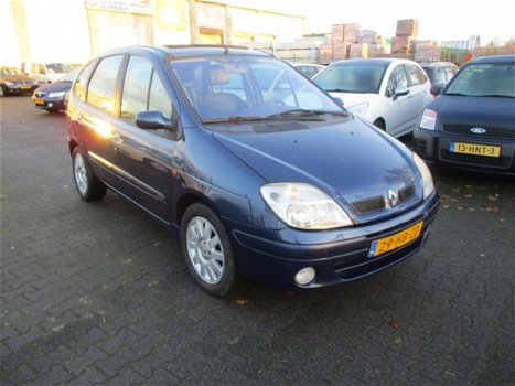 Renault Scénic - 1.6-16V Privilège Scénic 1.6-16V Privilège / AIRCO - 1