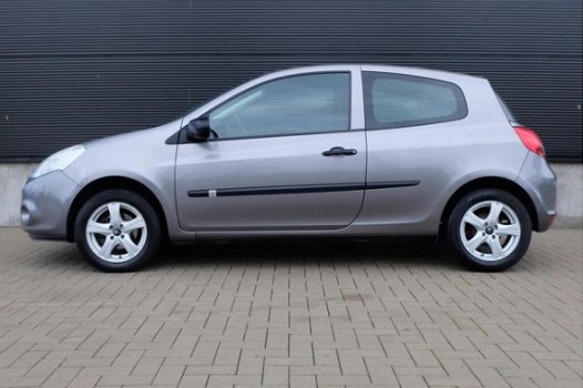 Renault Clio - 1.2 16V Airco Navigatie Trekhaak - 1