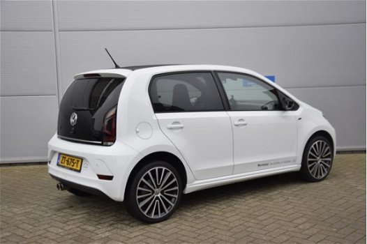 Volkswagen Up! - 1.0 60 pk 5 deurs BMT high up R-Line Climatronic Cruise Control 17 inch LM velgen - 1