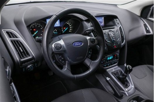 Ford Focus - 1.0 EcoBoost Titanium Voorruit verwarming Climate Control Trekhaak Navigatie - 1