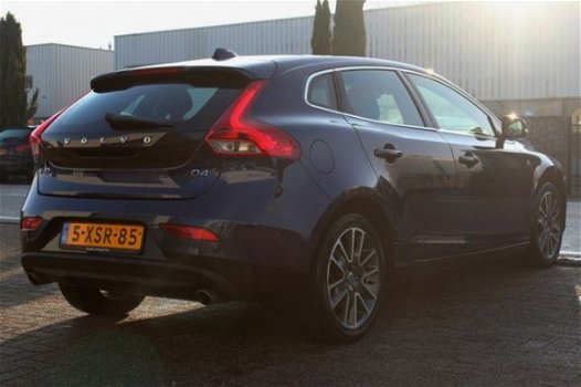 Volvo V40 - D4 190pk Ocean Race + Pano + Xenon + Leder + Navi + Park Assist - 1