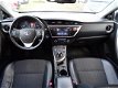 Toyota Auris - 1.8 Hybrid Executive / Stoelverwarming / Keyless Entry / Navigatie / Parkeersensoren - 1 - Thumbnail