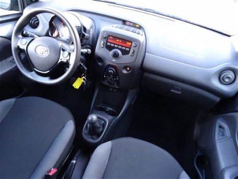 Toyota Aygo - 1.0 VVT-i x-fun / Aircondtioning / Radio / USB / Snelheidsbegrenser / Led Dagrijverlic - 1