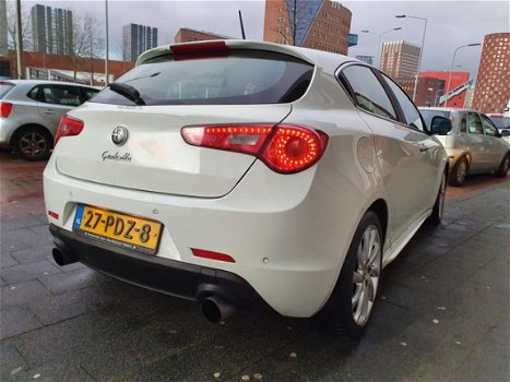 Alfa Romeo Giulietta - 2.0 JTDm Distinctive 5drs Leer Navi 6Bak Nw Apk - 1