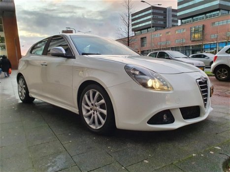 Alfa Romeo Giulietta - 2.0 JTDm Distinctive 5drs Leer Navi 6Bak Nw Apk - 1