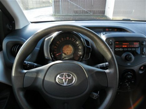 Toyota Aygo - 1.0 X-NOW 5 DRS AIRCO LED RIJKLAARPRIJS - 1