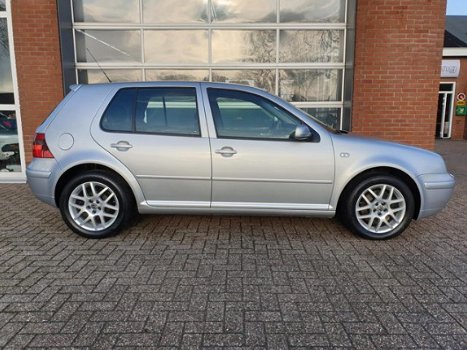 Volkswagen Golf - 2.3 V5 Highline - 1