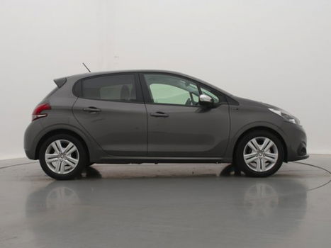 Peugeot 208 - 1.2 82pk Signature | Navigatie | Parkeersensoren | Airco | - 1