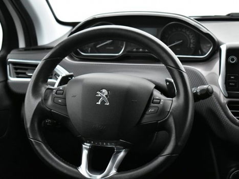 Peugeot 2008 - 1.2 PureTech Active Automaat / Navigatie / Trekhaak - 1