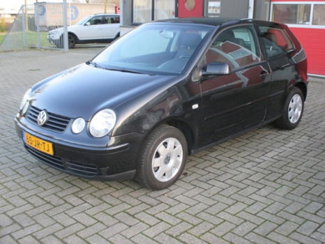 Volkswagen Polo - 1.4-16V Highline - 1