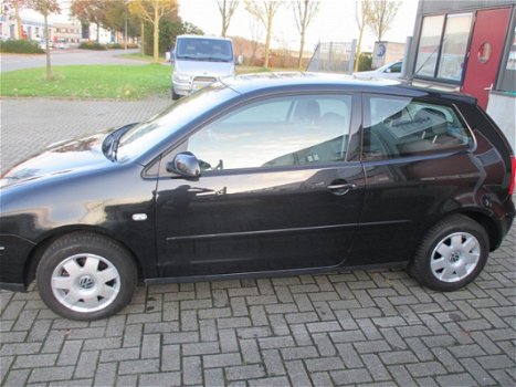 Volkswagen Polo - 1.4-16V Highline - 1