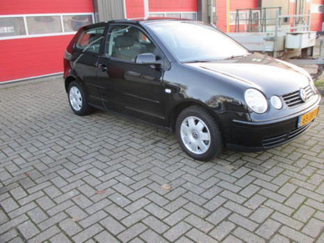 Volkswagen Polo - 1.4-16V Highline - 1