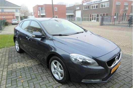 Volvo V40 - 2.0 D2 Kinetic Automaat Nieuw Model Ecc-Airco Navi Lmv Pdc enz. GEEN AFLEVERINGSKOSTEN - 1