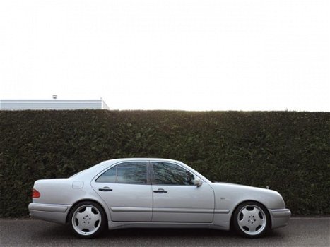 Mercedes-Benz E-klasse - 55 AMG /// 354PK /// - 1