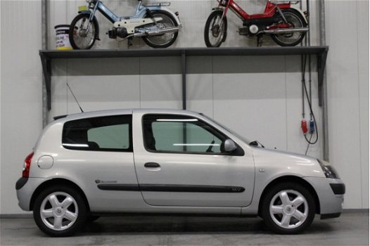 Renault Clio - 1.2-16V Dynamique | NAP | Nette auto | Sportief - 1
