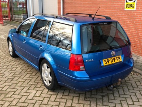 Volkswagen Bora Variant - 2.3 V5 Highline - 1