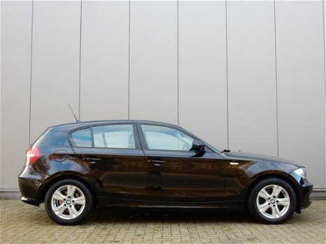 BMW 1-serie - 118i 143pk executive Automaat, PDC, Stoelverwarming - 1