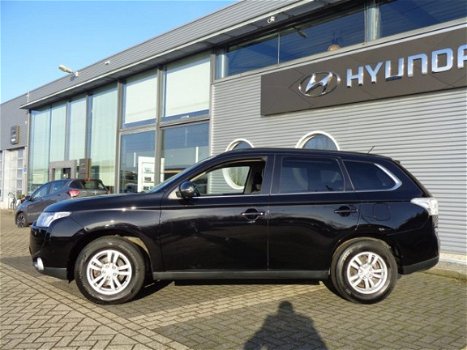 Mitsubishi Outlander - 2.0 Intense Automaat / Navigatie - 1