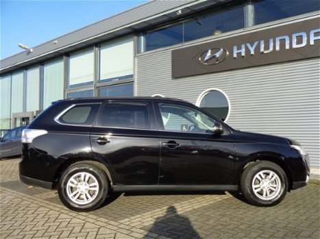 Mitsubishi Outlander - 2.0 Intense Automaat / Navigatie - 1