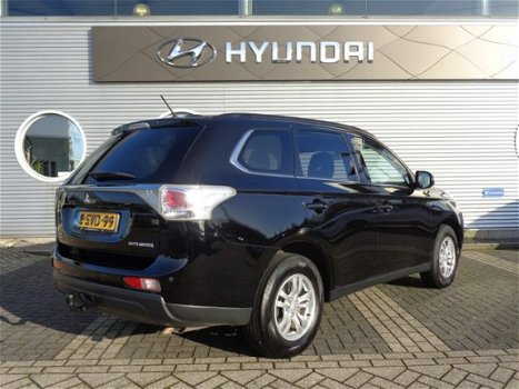 Mitsubishi Outlander - 2.0 Intense Automaat / Navigatie - 1