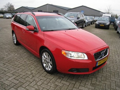 Volvo V70 - 2.0 D3 163 pk Momentum Navigatie - 1