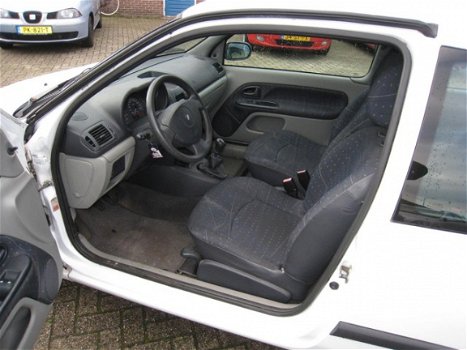 Renault Clio - 1.2 RN 3DR 2005 - 1